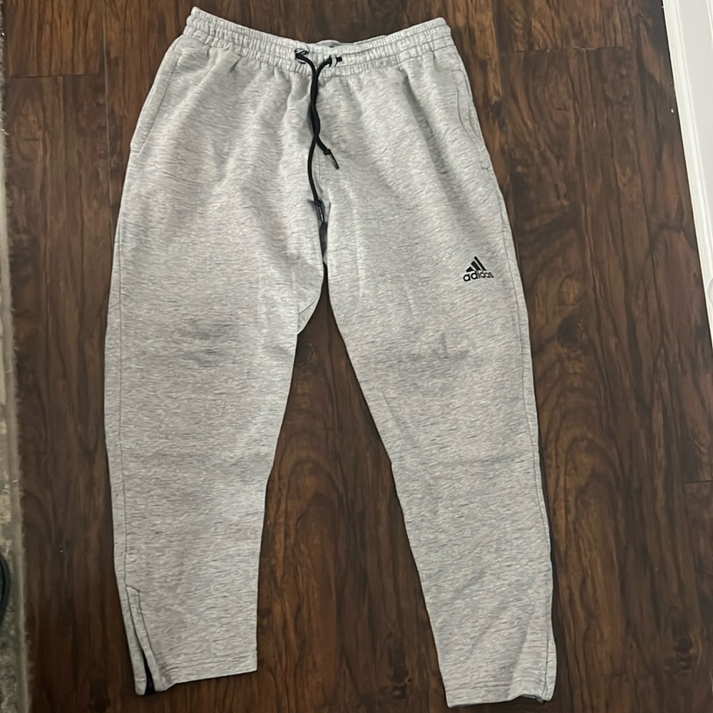 Adidas Sweatpants
Heathered Gray
Size: Large
Gently Used